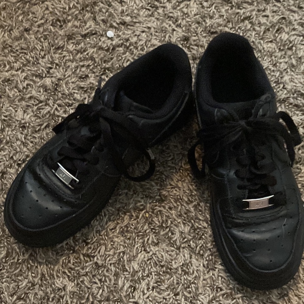 Black Nike Air Forces size 5 - Picture 2 of 2